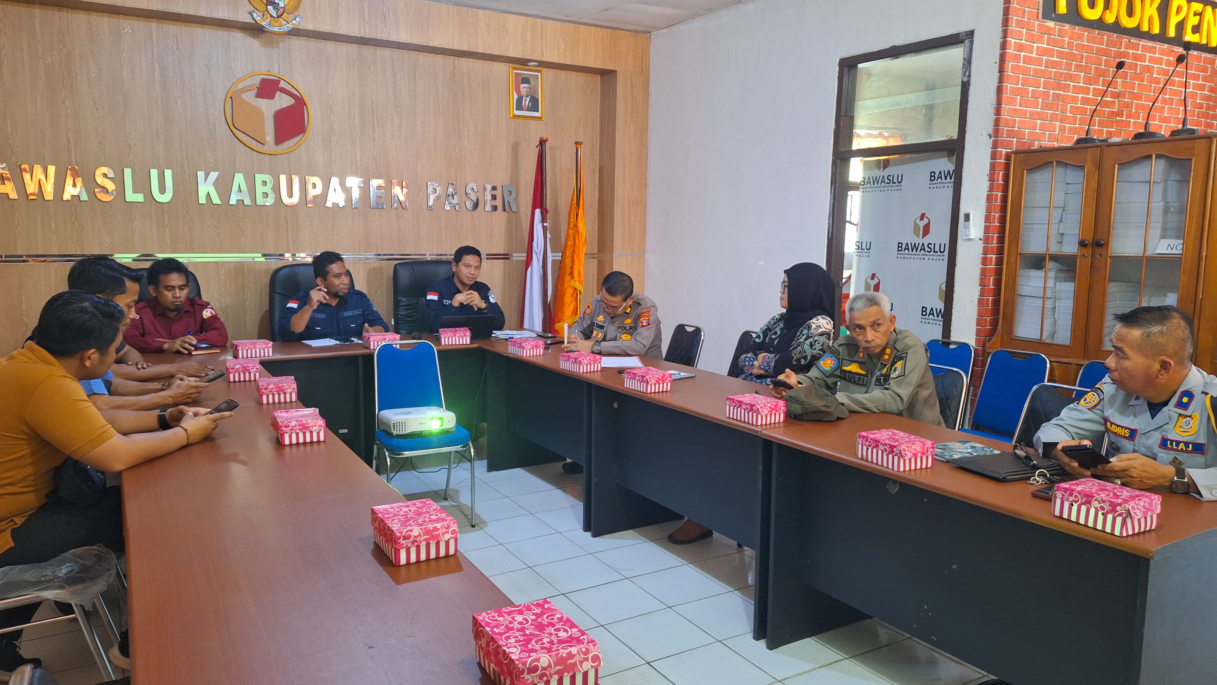 JELANG MASA TENANG, BAWASLU PASER LAKUKAN KOORDINASI DENGAN STAKEHOLDER