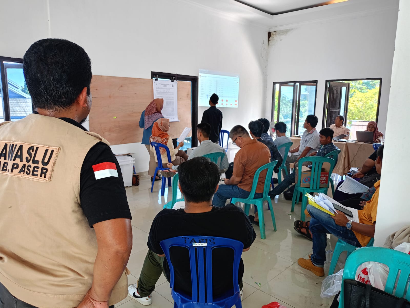 BAWASLU PASER MONITORING PENGAWASAN REKAPITULASI SUARA DIKECAMATAN